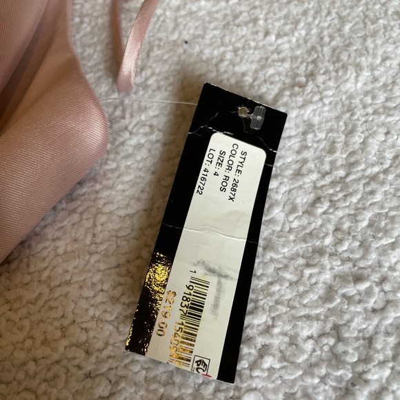 Brand new evening dress, perfect for any style. - Picture 5 of 7